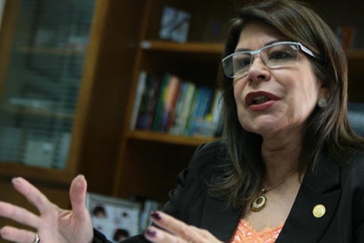 Rectora encargada de LUZ