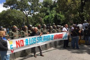 protesta-salarios-UCV-696x463