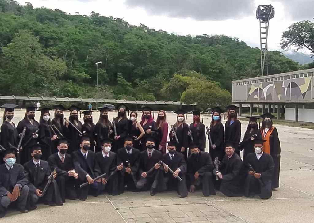 110 nuevos profesionales egresan de la UCV