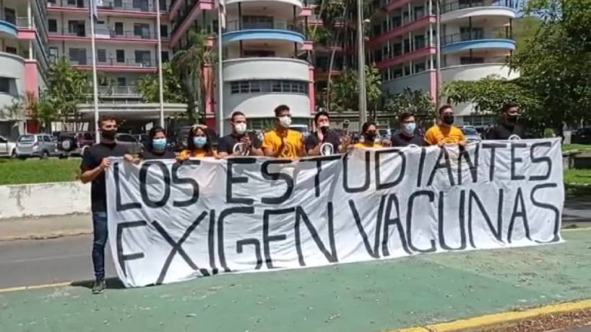 Estudiantes exigen Vacunas Foro Unión Radio
