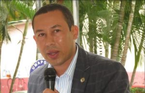 profesor-de-la-UEL-696x447