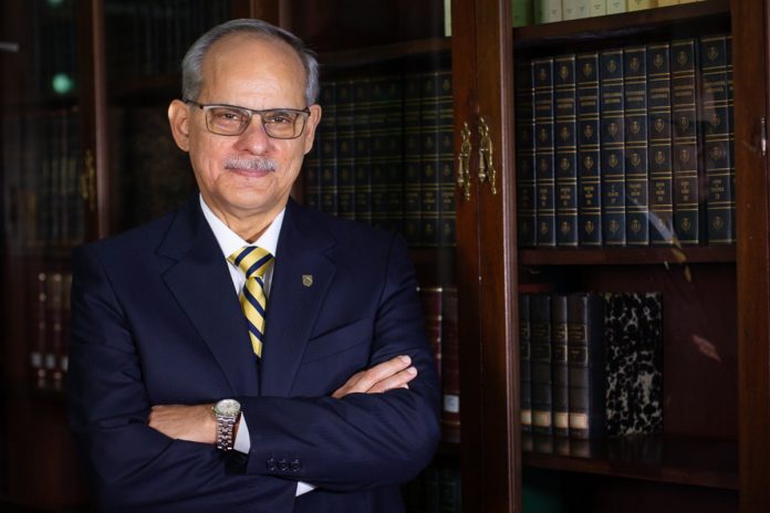 Dr.-Guillermo-Farinas-Contreras_Universidad-Monteavila-696x464