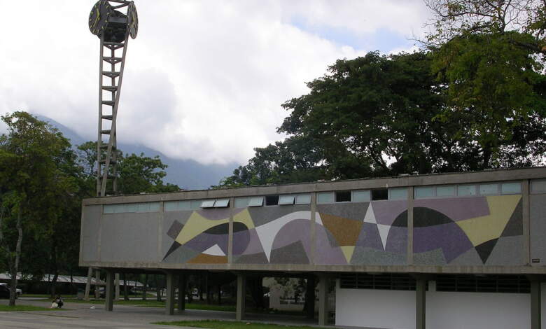 1200px-Clock-Armando_Barrios_UCV-780x470