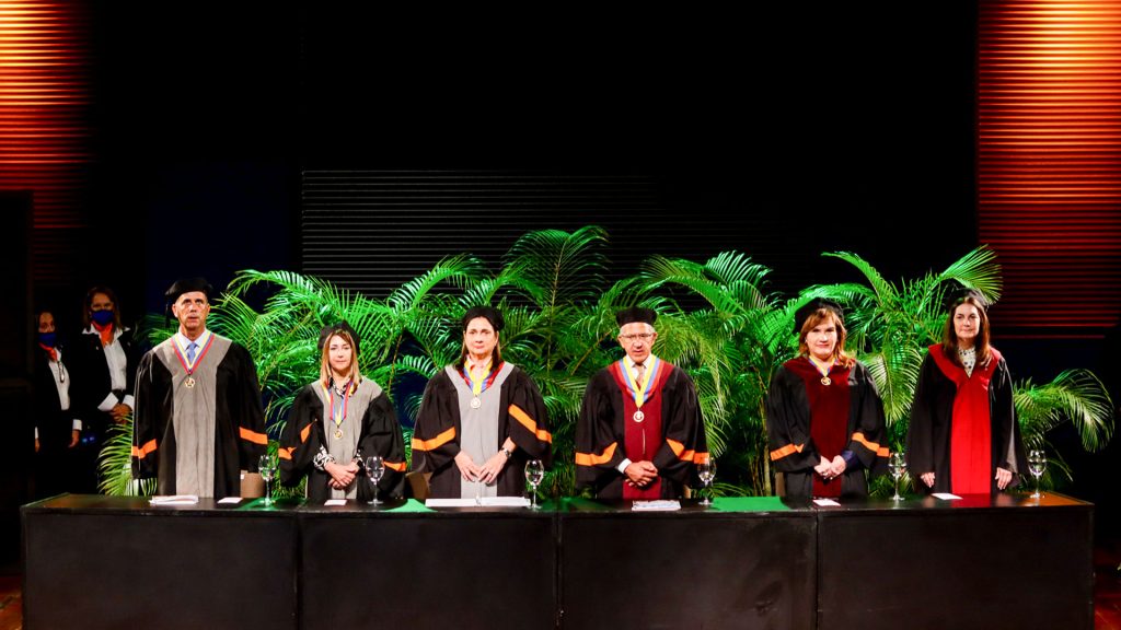 JURAMENTACIÓN EQUIPO RECTORAL (114)