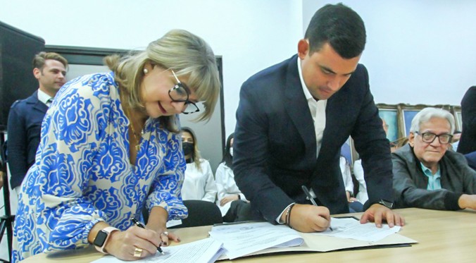 Gobernación__de_Nueva_Esparta__y_Universidad_de_Carabobo_firman_convenio_interinstitucional_en_el_área_odontológica