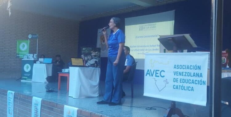 Foto_03_Expo_Carreras_2025_NURR_ULA-750x382