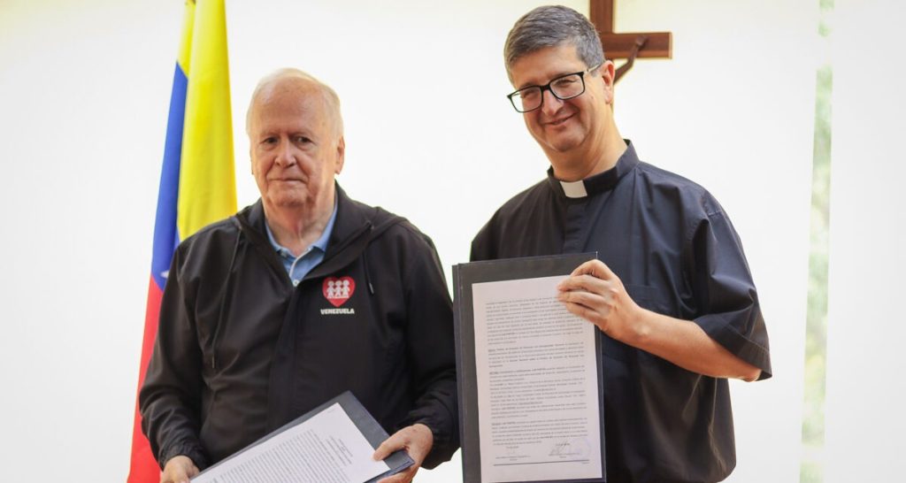 Firma-Convenio-UCAB-IUJO-Christian-Lazo-10-1200x640
