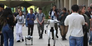 Charla-robots-Christian-Serrano-ingenieria-mecatronica-UCAB-MSarda-46-1280x640