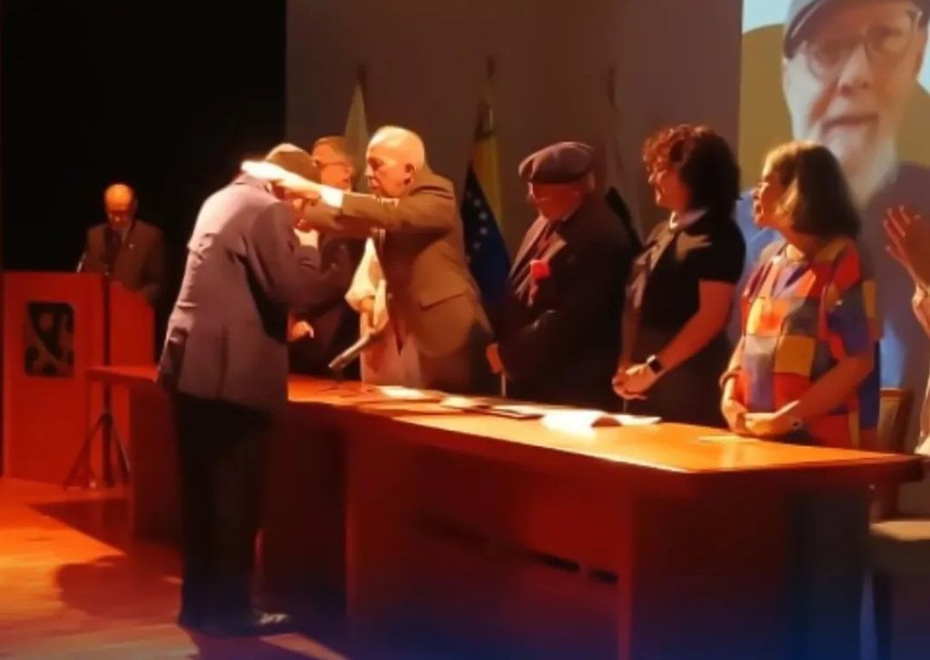 premio De Venanzi UCV