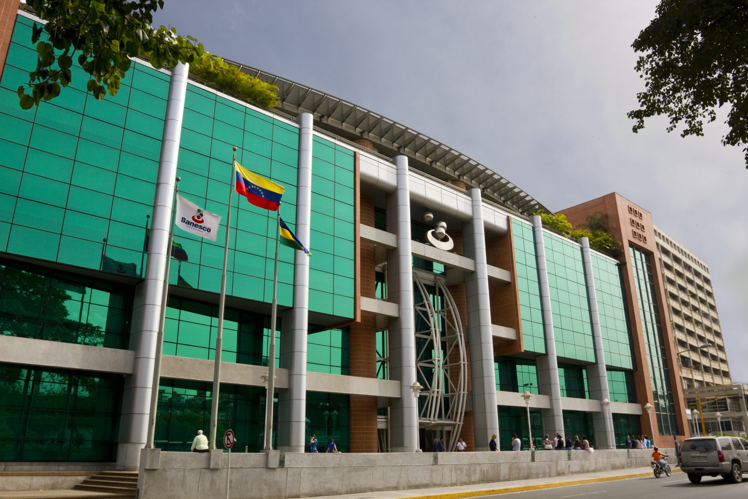 Banesco mantiene sus canales de ayuda para los afectados por el terremoto