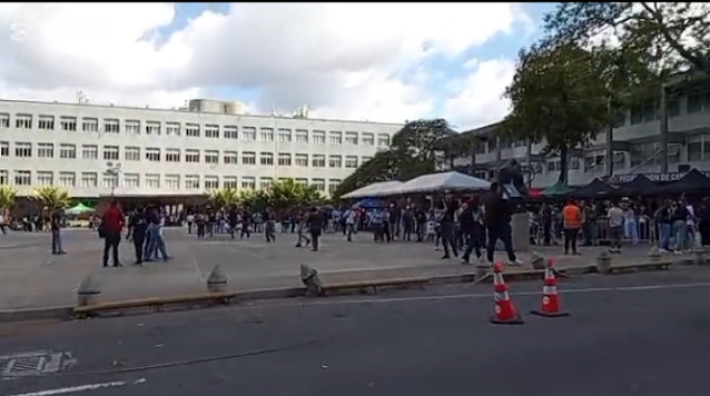 Extensión de la UCV presente en Centro de Acopio en Plaza el Rectorado