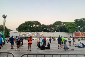Carrera nocturna en la UCV reúne más de 2.000 personas y 5,5 toneladas de alimentos